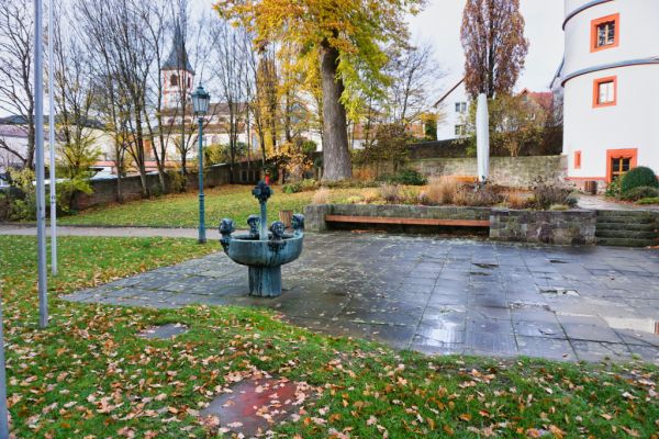 Brunnen und Vorplatz Eichenzeller Schlösschen