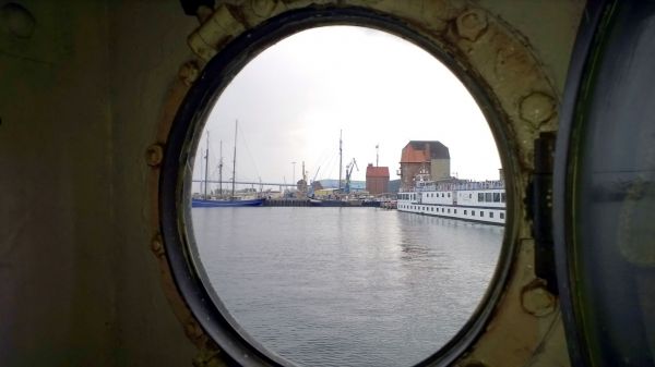 Ausblick aus einem Bullauge der Gorch Fock I.