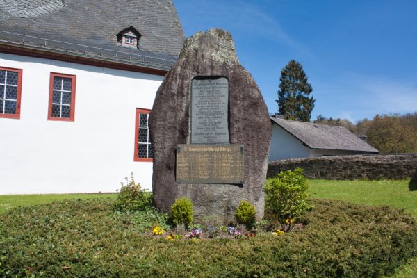 Gefallenendenkmal Kirche Waldsolms Kraftsolms