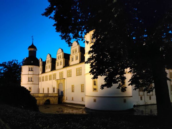 Schloss Neuhaus bei Nacht