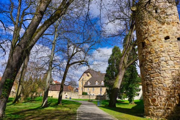 Schlosspark, Rundturm und Stadtmauern