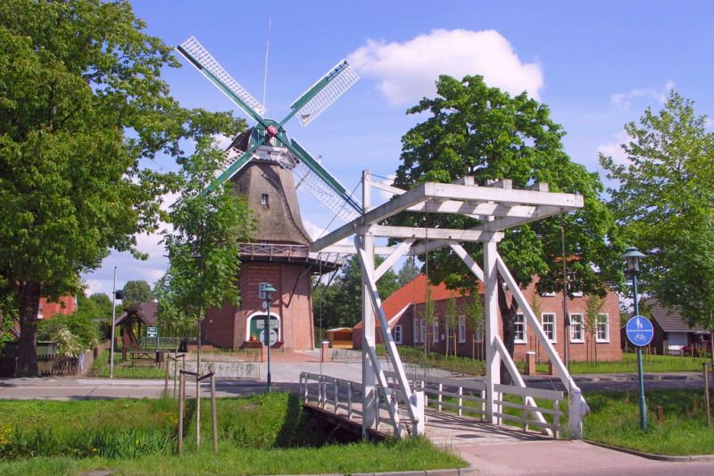 Hahnentangener Mühle / Klappbrücke, Rhauderfehn