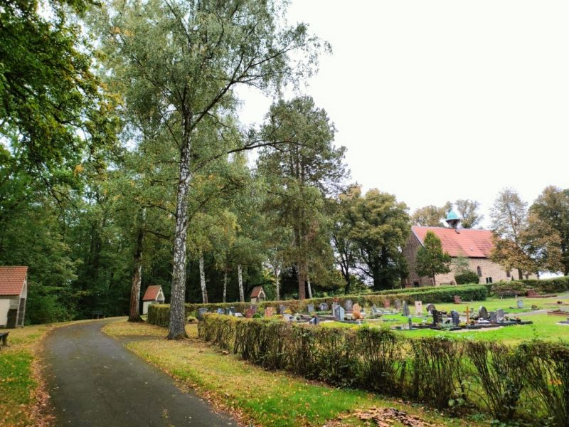 Büraberg, Kapelle, Friedhof