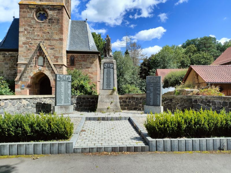 Gefallenendenkmal Kirche Beiseförth