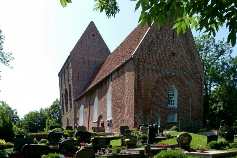 Schiefer Kirchturm, Hinte